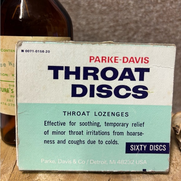 Vintage Nature's Herb Company Rose Water Bottle & 1976 Parke-Davis Throat Box - Picture 8 of 9